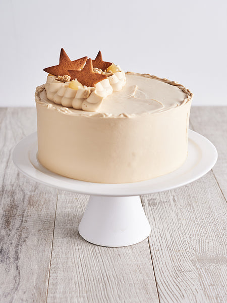 Gâteau aux épices, poire et caramel salé