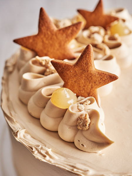 Gâteau aux épices, poire et caramel salé